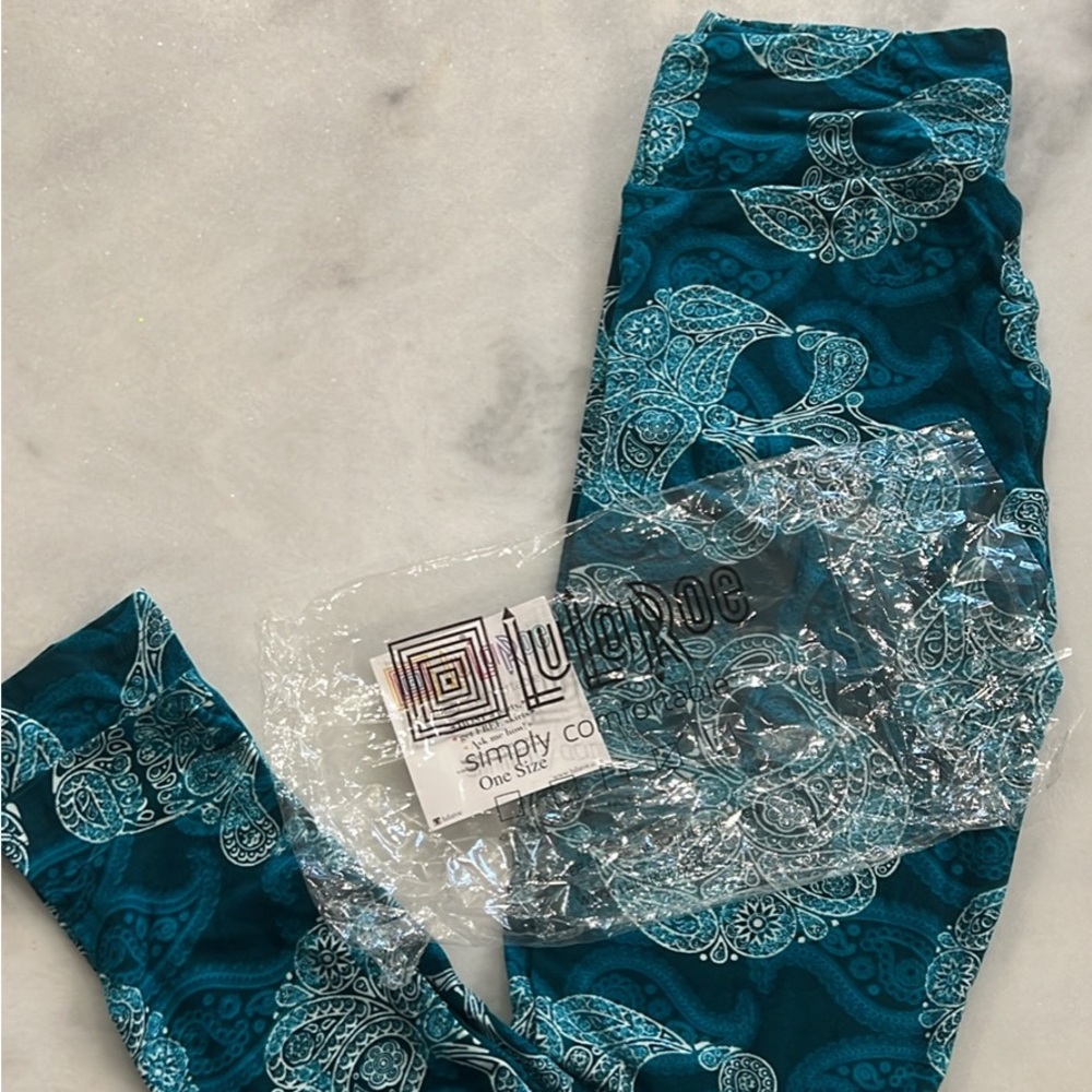 Lularoe - NWT Teal Paisley Skulls O/S